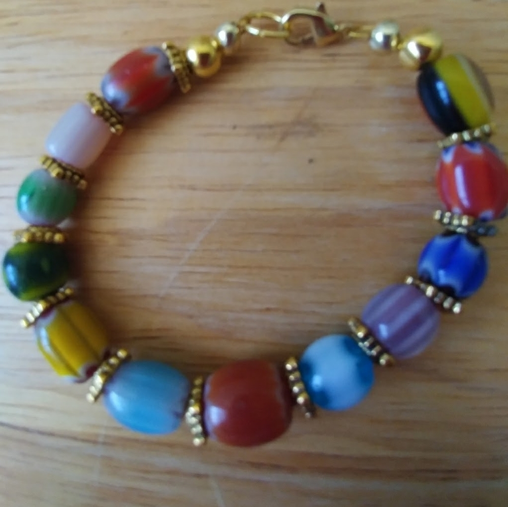 Handmade Multi Color Bracelet - Picture 4 of 4